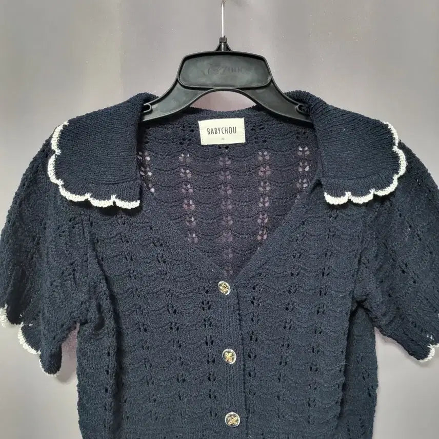 [SOLD OUT] 라인 꽃잎 카라 펀칭 크롭 니트 가디건