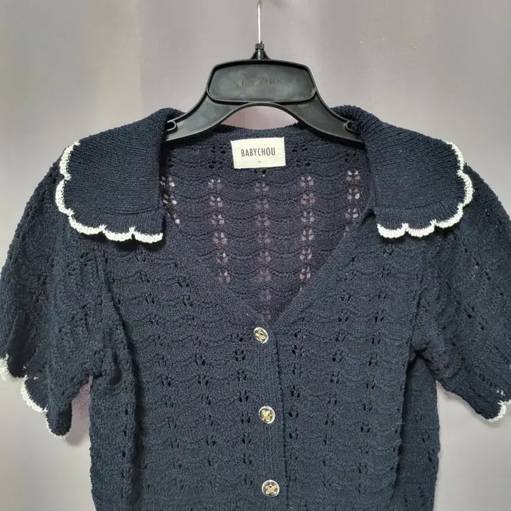 [SOLD OUT] 라인 꽃잎 카라 펀칭 크롭 니트 가디건