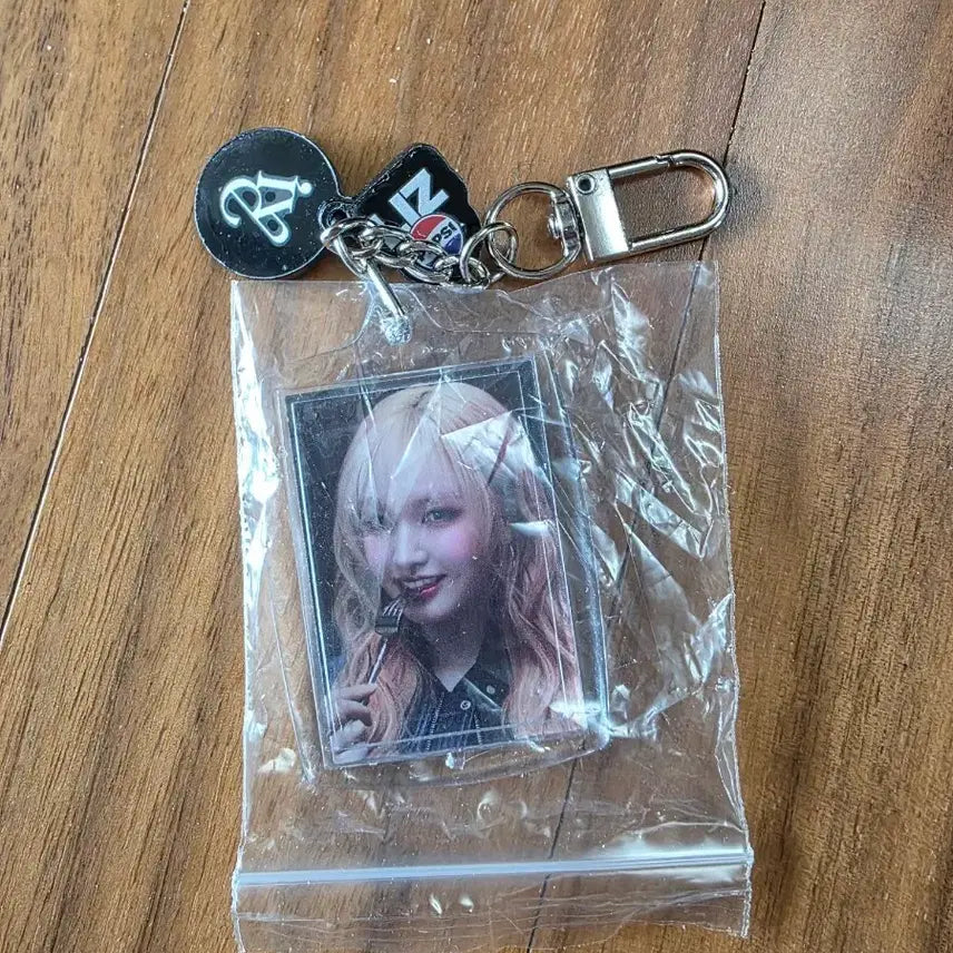 [BUNJANG] Ive Liz Pepsi Keychain / 펩시 아이브 리즈 키링