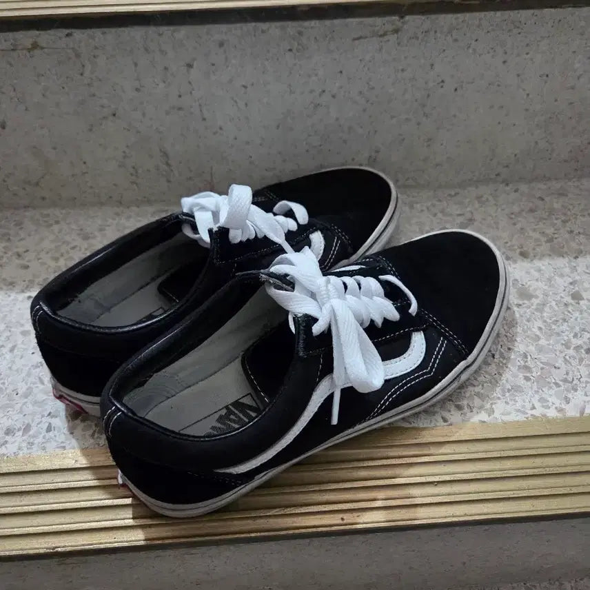 [BUNJANG] Vans Old Skool Black Sneakers (270mm) / 반스 올드스쿨 블랙 스니커즈(270)