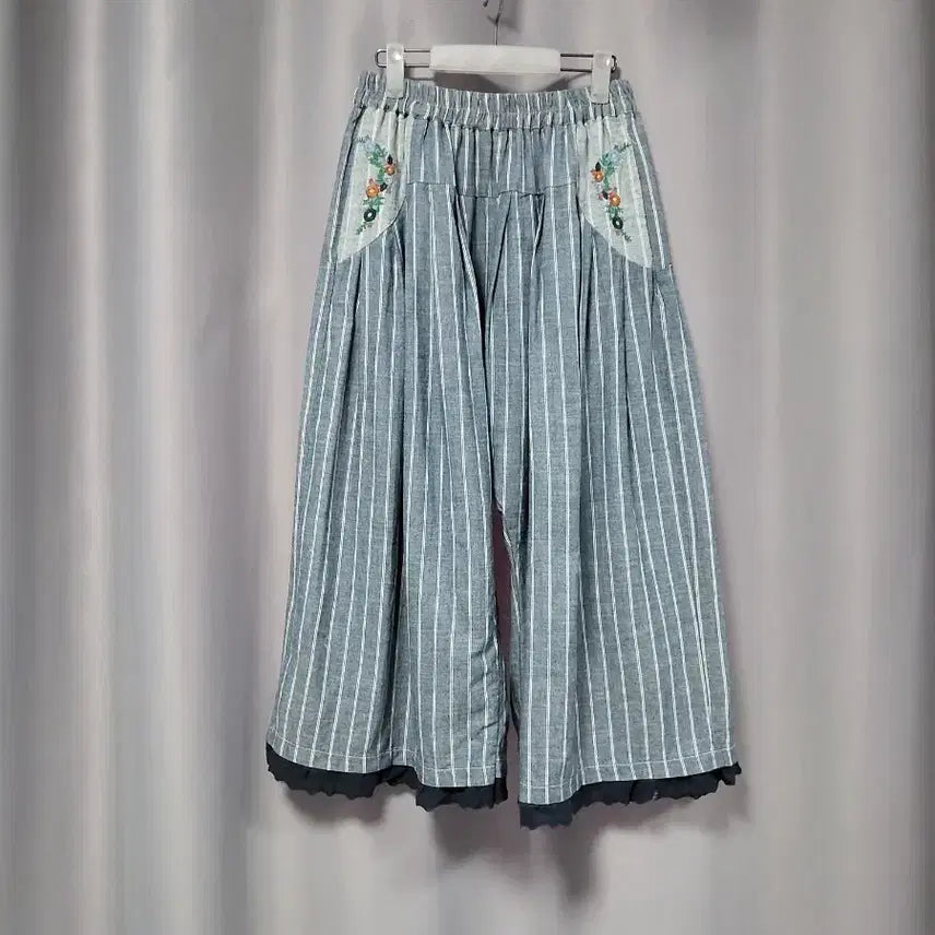 [SOLD OUT] 스트라이프 린넨 혼방 자수 와이드 바지