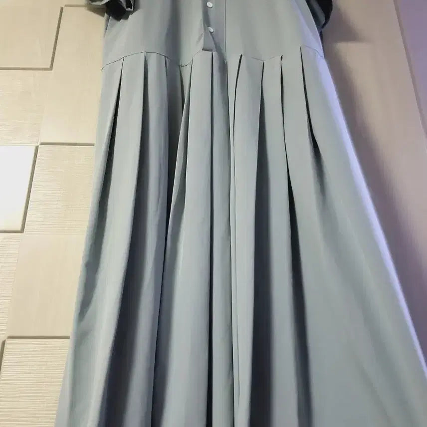 [BUNJANG] Pleated Short-Sleeve Maxi Dress Sky Blue / 플리츠 반팔 롱 원피스 하늘색
