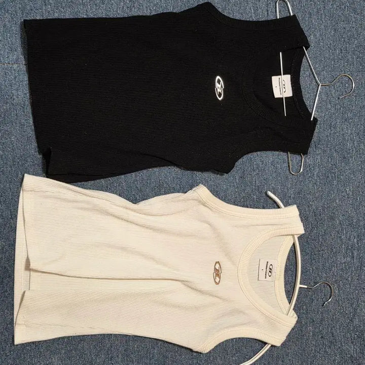 [BUNJANG] Born to Win Sleeveless Top White &amp; Black Set / 본투윈 나시 1사이즈 화이트&amp;블랙 일괄