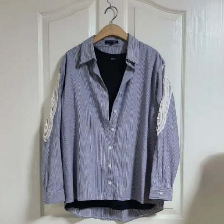 [BUNJANG] Striped Embroidered Sleeve Shirt + Black Lettering T-Shirt / 스트라이프 자수 소매 셔츠+블랙 레터링 반팔티