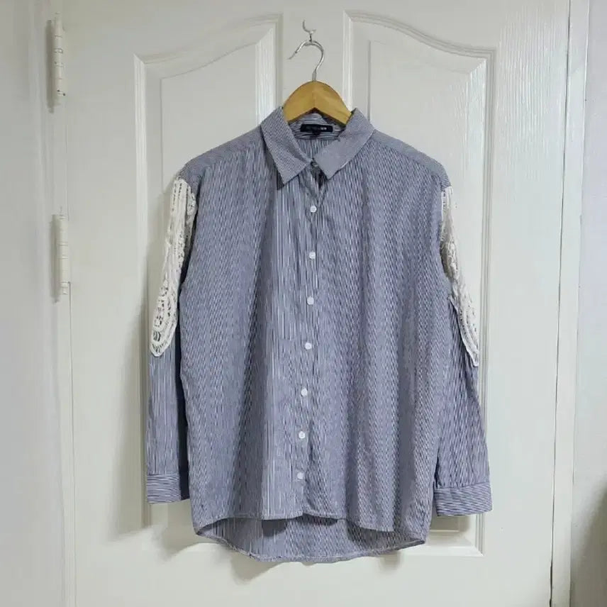 [BUNJANG] Striped Embroidered Sleeve Shirt + Black Lettering T-Shirt / 스트라이프 자수 소매 셔츠+블랙 레터링 반팔티