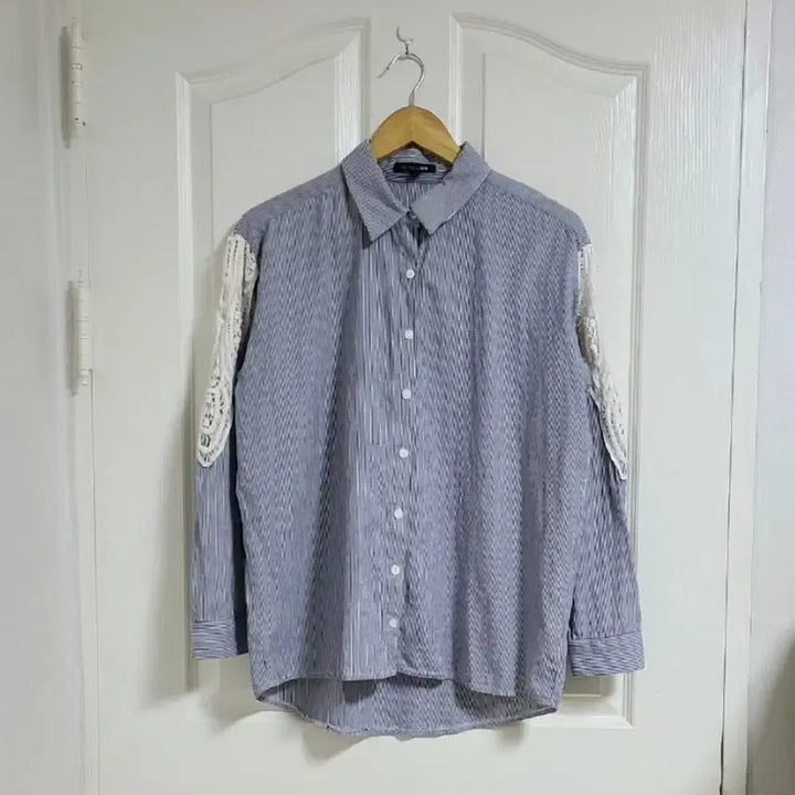 [BUNJANG] Striped Embroidered Sleeve Shirt + Black Lettering T-Shirt / 스트라이프 자수 소매 셔츠+블랙 레터링 반팔티