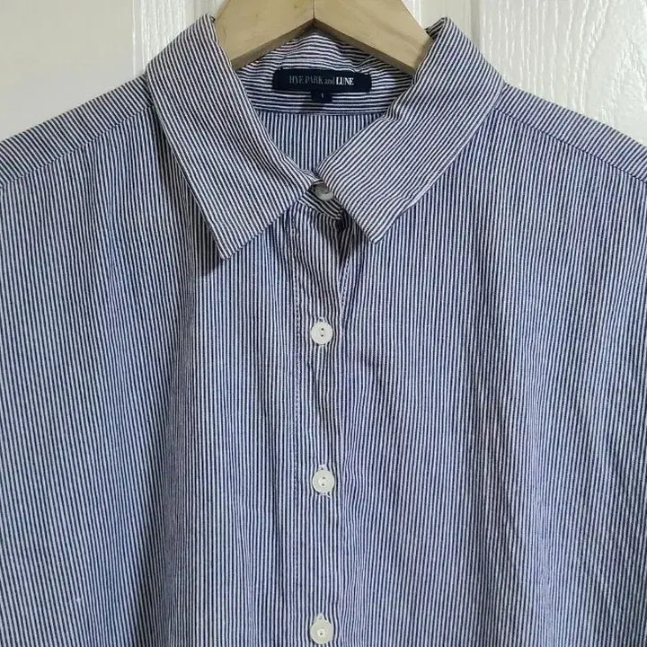 [BUNJANG] Striped Embroidered Sleeve Shirt + Black Lettering T-Shirt / 스트라이프 자수 소매 셔츠+블랙 레터링 반팔티