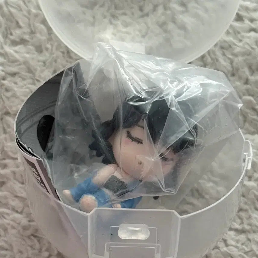 [BUNJANG] Le Sserafim Kim Chaewon Shoulder Bump Capsule Figure (Sealed) / 미개봉 르세라핌 김채원 어깨쿵 캡슐 피규어