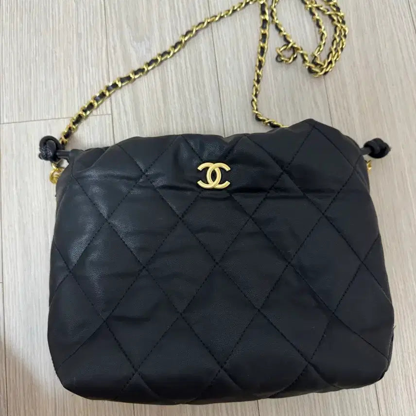 [BUNJANG] CC Logo Reform Drawstring Pouch Bag / CC 로고 리폼 드로스트링 파우치백