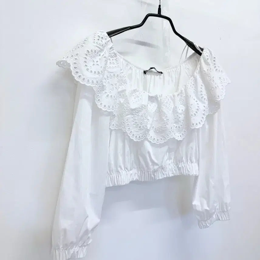 [SOLD OUT] 자라 아일렛 오프숄더 크롭 블라우스