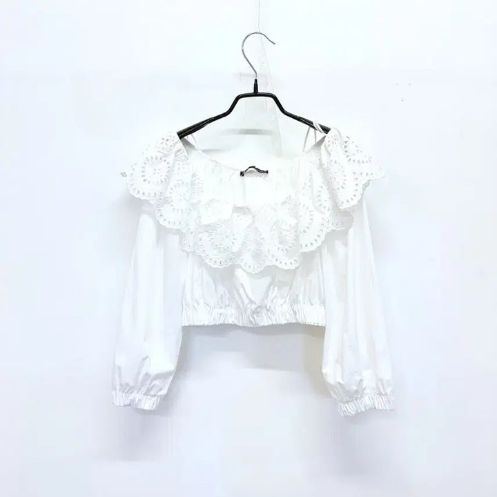 [SOLD OUT] 자라 아일렛 오프숄더 크롭 블라우스