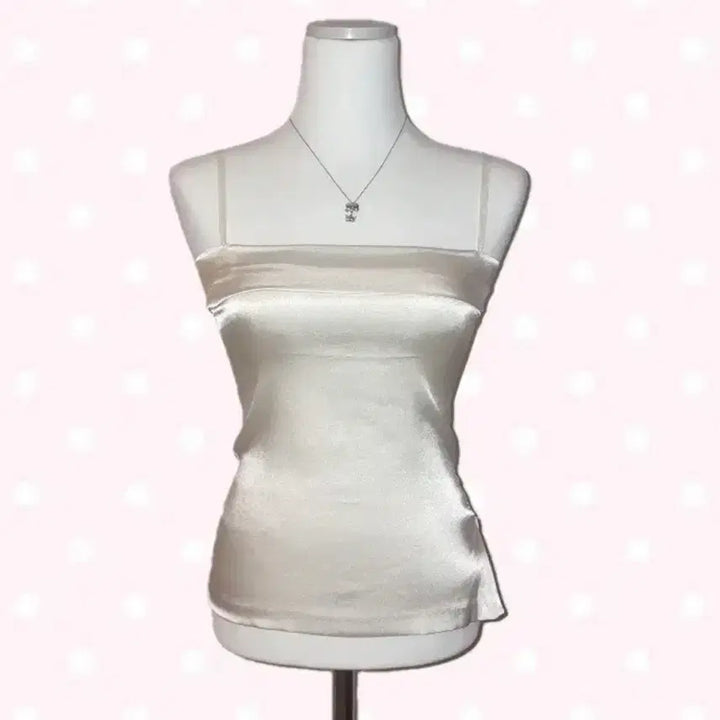 [BUNJANG] White Satin Sleeveless Top One-Gyaru Style / 화이트 새틴 슬리브리스 탑 오네갸루