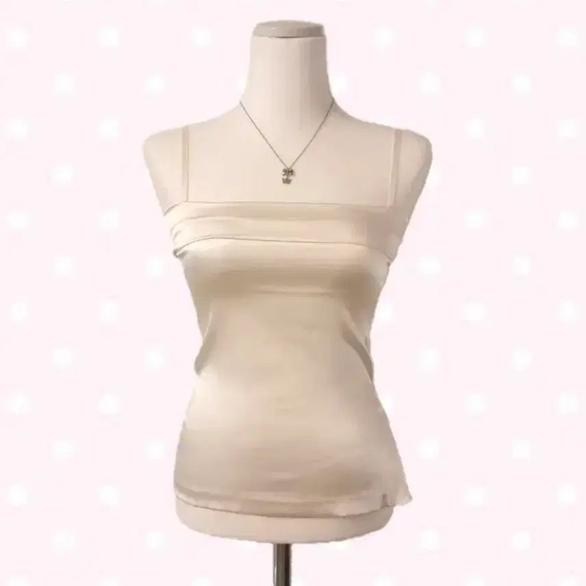 [BUNJANG] White Satin Sleeveless Top One-Gyaru Style / 화이트 새틴 슬리브리스 탑 오네갸루