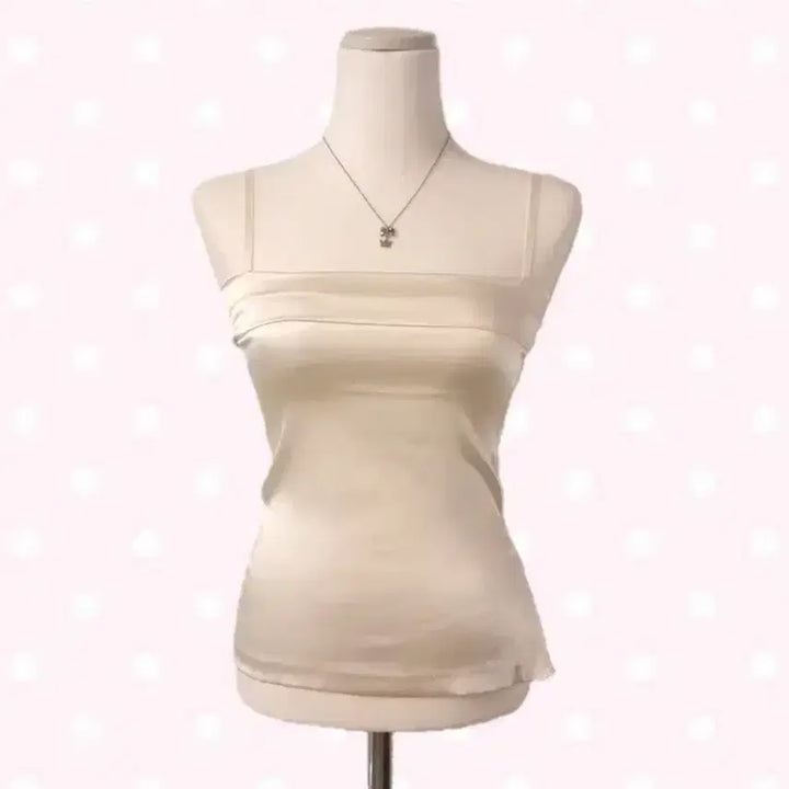 [BUNJANG] White Satin Sleeveless Top One-Gyaru Style / 화이트 새틴 슬리브리스 탑 오네갸루