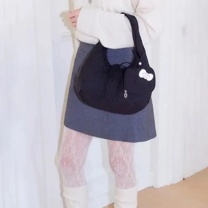 [BUNJANG] Atelier Vanessa Bruno Hello Kitty Embroidered Shoulder Bag / 아떼 바네사브루노 헬로키티 자수 숄더백 (새제품)