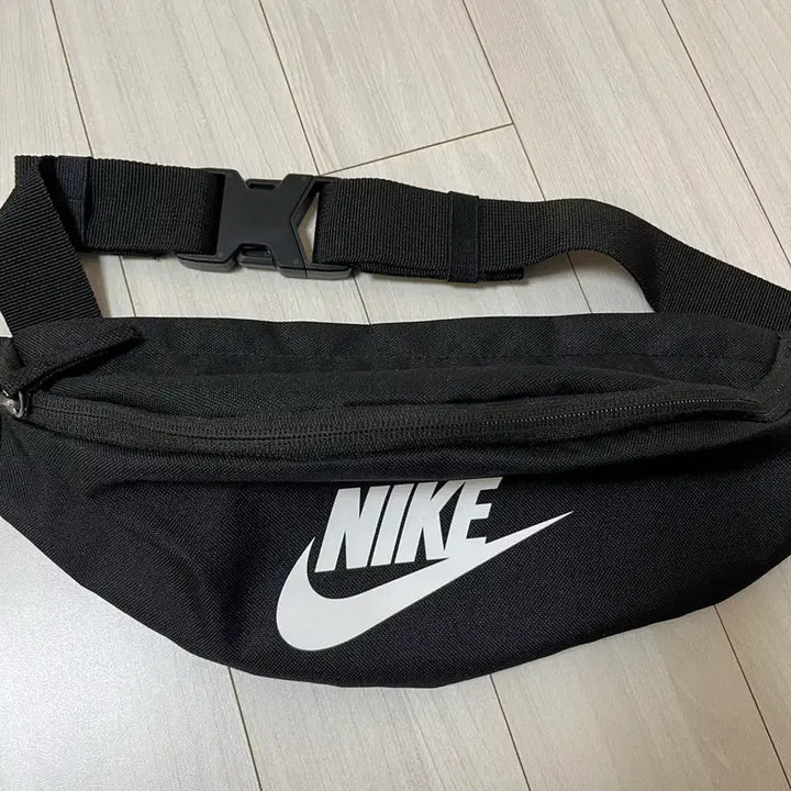 [BUNJANG] Nike Black Crossbody Sling Bag Waist Bag / 새상품)나이키 블랙 크로스백 슬링백 웨이스트백 판매
