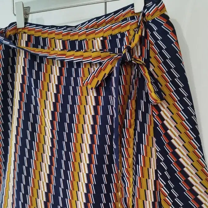 [BUNJANG] Striped Pattern Overlapping Wrap Skirt / 하늘거리는 폴리원단 줄무늬 패턴 겹쳐지는 랩스커트