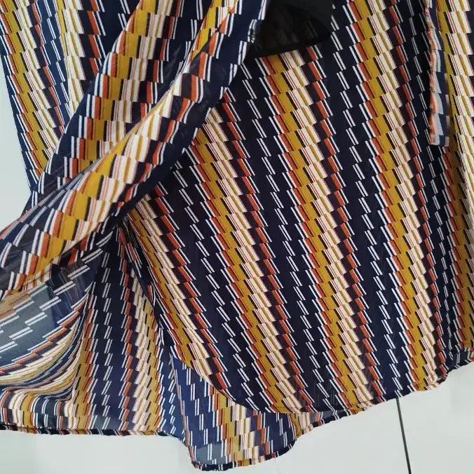 [BUNJANG] Striped Pattern Overlapping Wrap Skirt / 하늘거리는 폴리원단 줄무늬 패턴 겹쳐지는 랩스커트