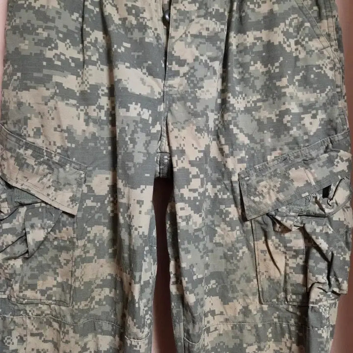 [BUNJANG] Digital Camo Cargo Pants / 디지털 카모 카고 바지
