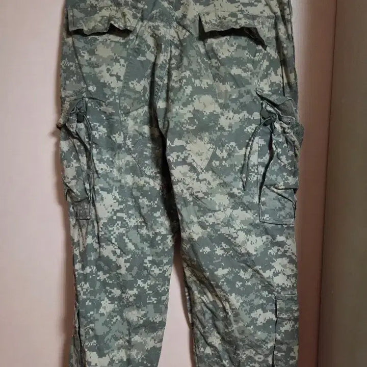 [BUNJANG] Digital Camo Cargo Pants / 디지털 카모 카고 바지