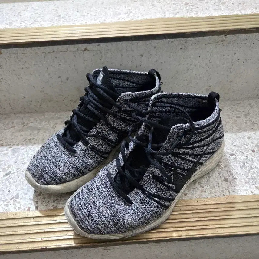 [BUNJANG] Nike Flyknit Chukka Running Shoes / 나이키 플라이니트추카 런닝화