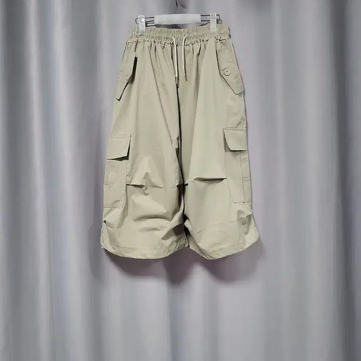 [BUNJANG] Cargo Shirring Bermuda Shorts / 카고 셔링 버뮤다 팬츠