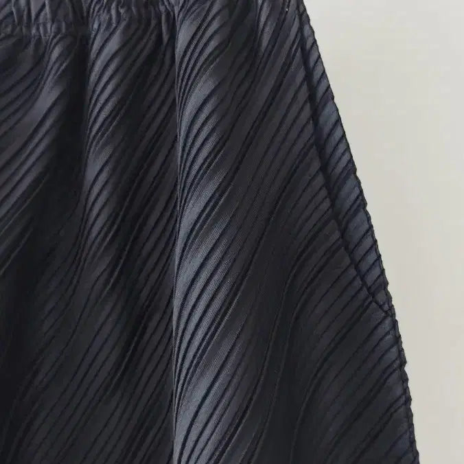 [BUNJANG] Black Poly Pleated Baggy Pants with Elastic Waistband / 블랙 폴리원단 가는 플리츠 사방 주름 허리 밴딩 베기 바지