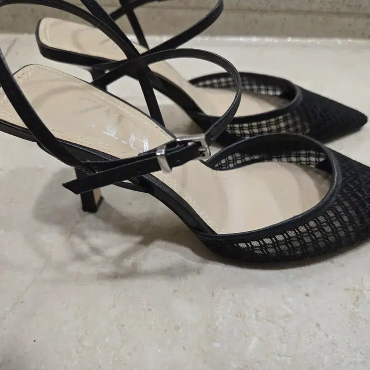 [BUNJANG] Zara Heeled Shoes (Size 38) / 자라 구두(38사이즈)