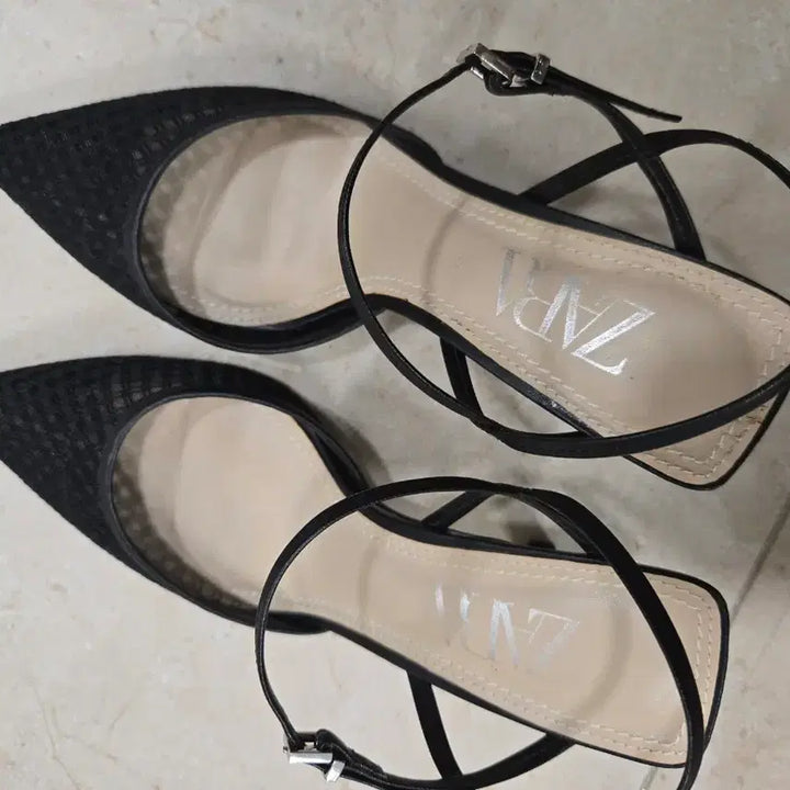 [BUNJANG] Zara Heeled Shoes (Size 38) / 자라 구두(38사이즈)