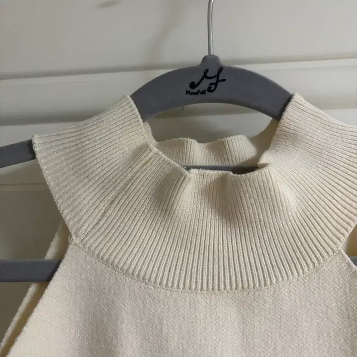 [BUNJANG] Ivory Halterneck Knit Top / 아이보리 홀터넥니트 탑 여름용
