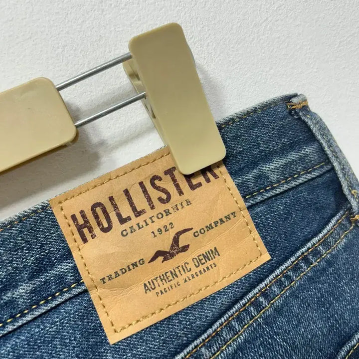 [BUNJANG] Hollister 30-inch Damaged Washed Denim Jeans / 홀리스터 30인치 데미지 워싱 데님 청바지