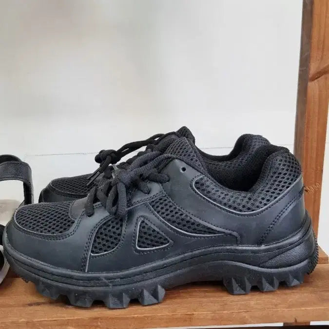 [BUNJANG] Outdoor Trekking Shoes - Black / 아웃도어 트레킹 운동화 블랙