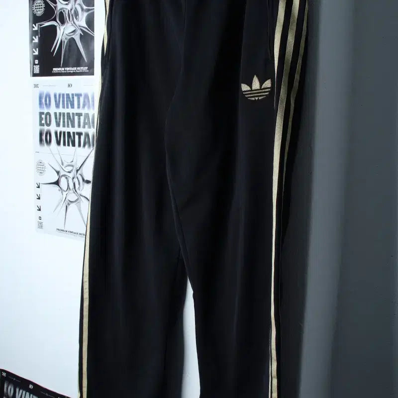[BUNJANG] Adidas Training Pants (L-XL) Old Version Gold Logo Black / (L-XL) 아디다스 트레이닝복 바지 구파버 금장 블랙-2613
