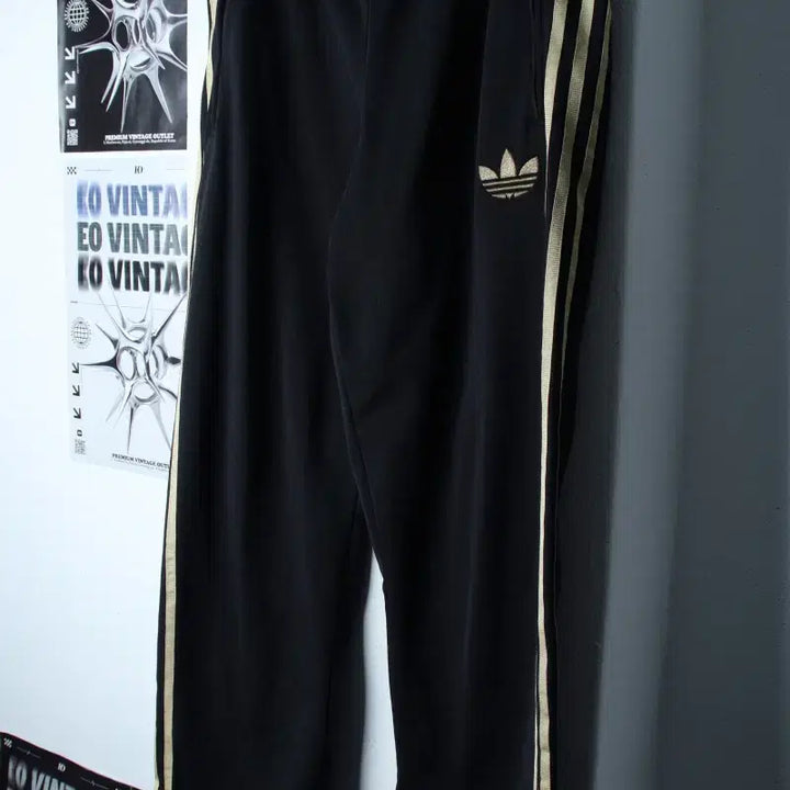 [BUNJANG] Adidas Training Pants (L-XL) Old Version Gold Logo Black / (L-XL) 아디다스 트레이닝복 바지 구파버 금장 블랙-2613