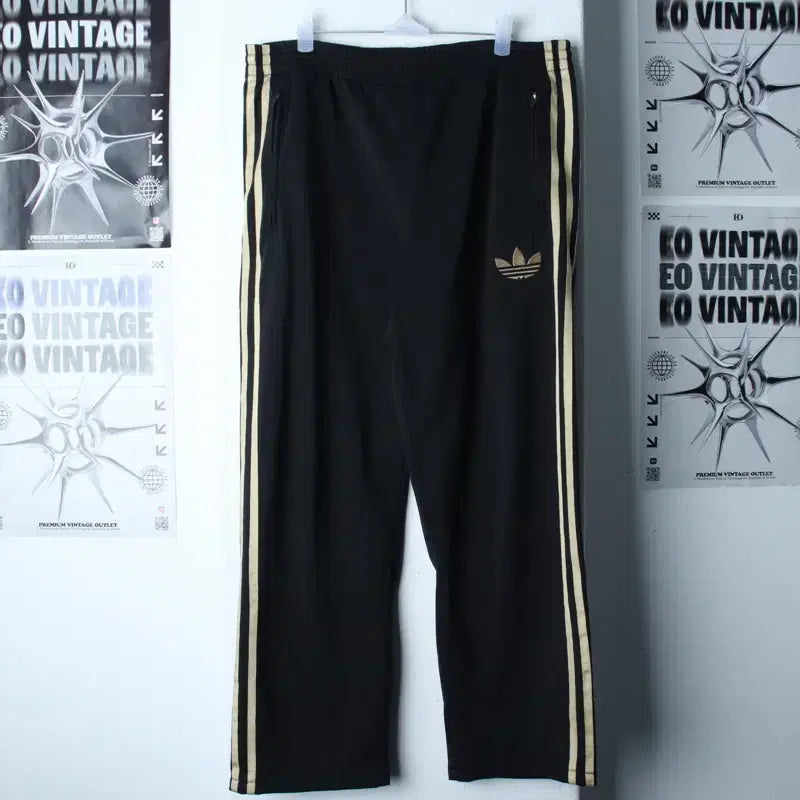 [BUNJANG] Adidas Training Pants (L-XL) Old Version Gold Logo Black / (L-XL) 아디다스 트레이닝복 바지 구파버 금장 블랙-2613