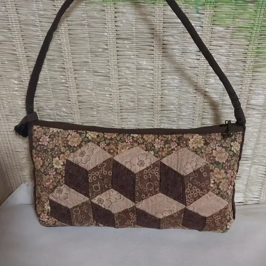 [BUNJANG] Patchwork Quilted Floral Mini Shoulder Bag / 패치워크 퀼트 꽃무늬 숄더백 미니
