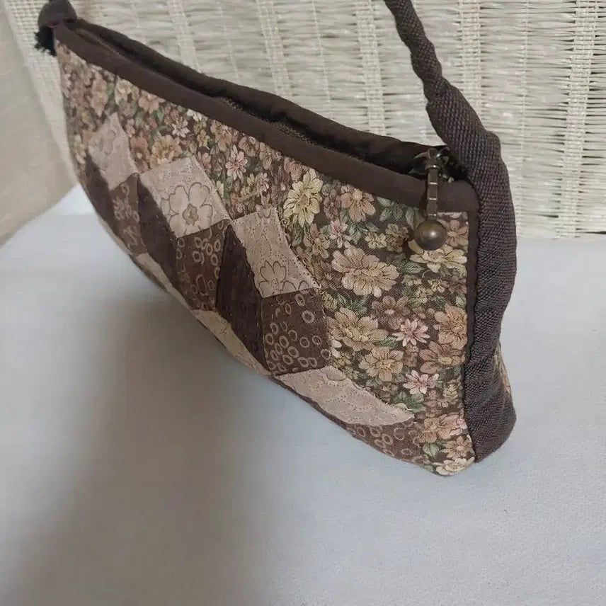 [BUNJANG] Patchwork Quilted Floral Mini Shoulder Bag / 패치워크 퀼트 꽃무늬 숄더백 미니