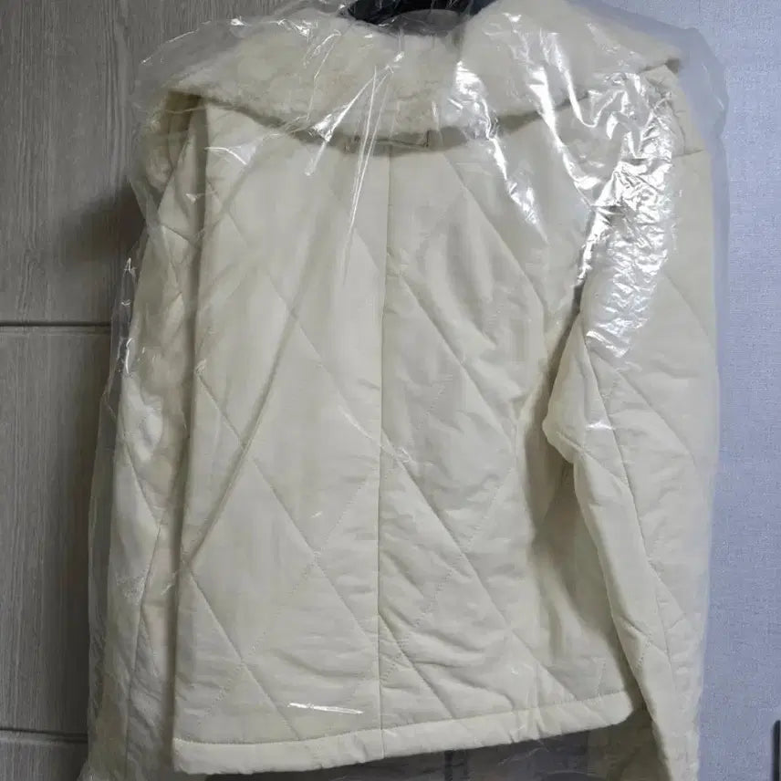 [BUNJANG] Marie Claire Quilted Padded Jumper Ivory / 마리끌레르 아이보리 퀼팅 패딩 점퍼