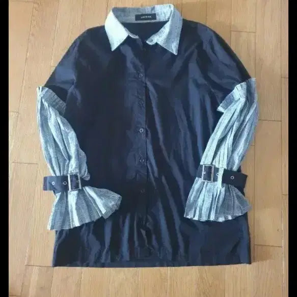 [BUNJANG] UNIONE Black Shirt with Belted Sleeves / UNIONE 블랙 셔츠 + 벨트 소매