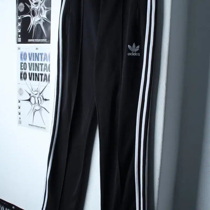 [BUNJANG] Adidas Europa Track Pants Black Old School / (S) 아디다스 트레이닝복 바지 유로파 블랙 올드스쿨-2619