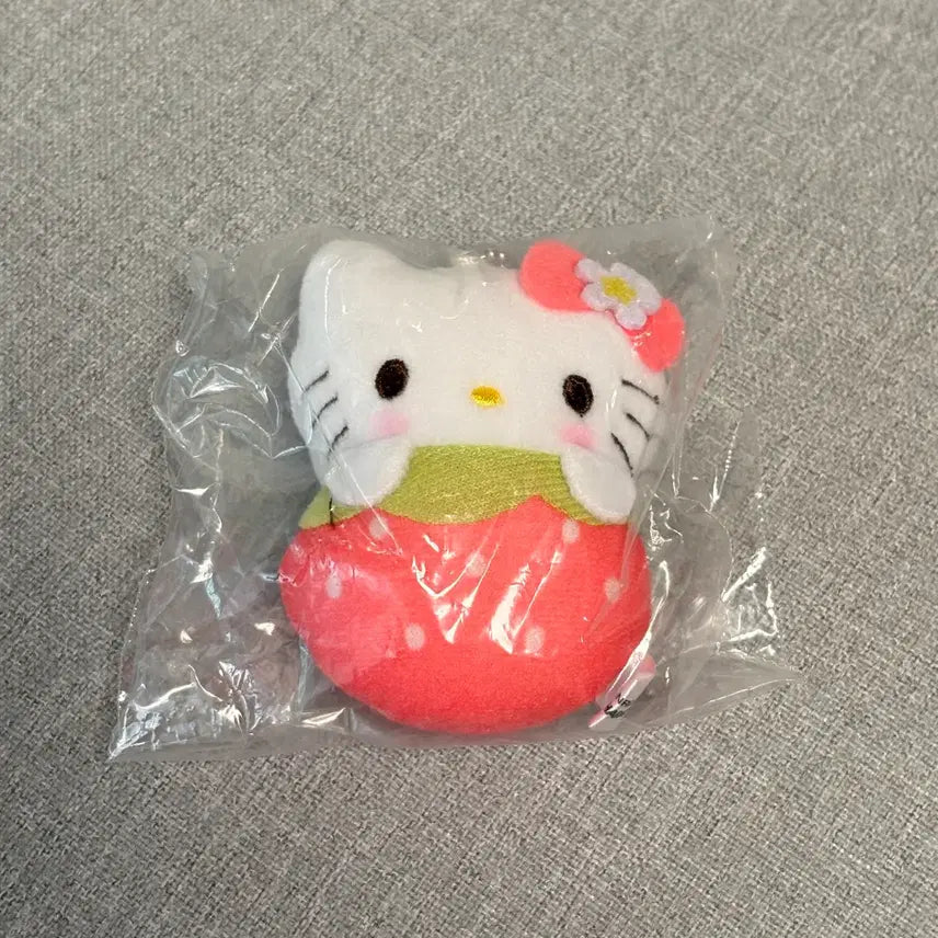 [BUNJANG] Sanrio Hello Kitty Strawberry Okurumi Mascot Gacha / 산리오 헬로키티 딸기 오쿠루미 마스코트 가챠 키티 이치고