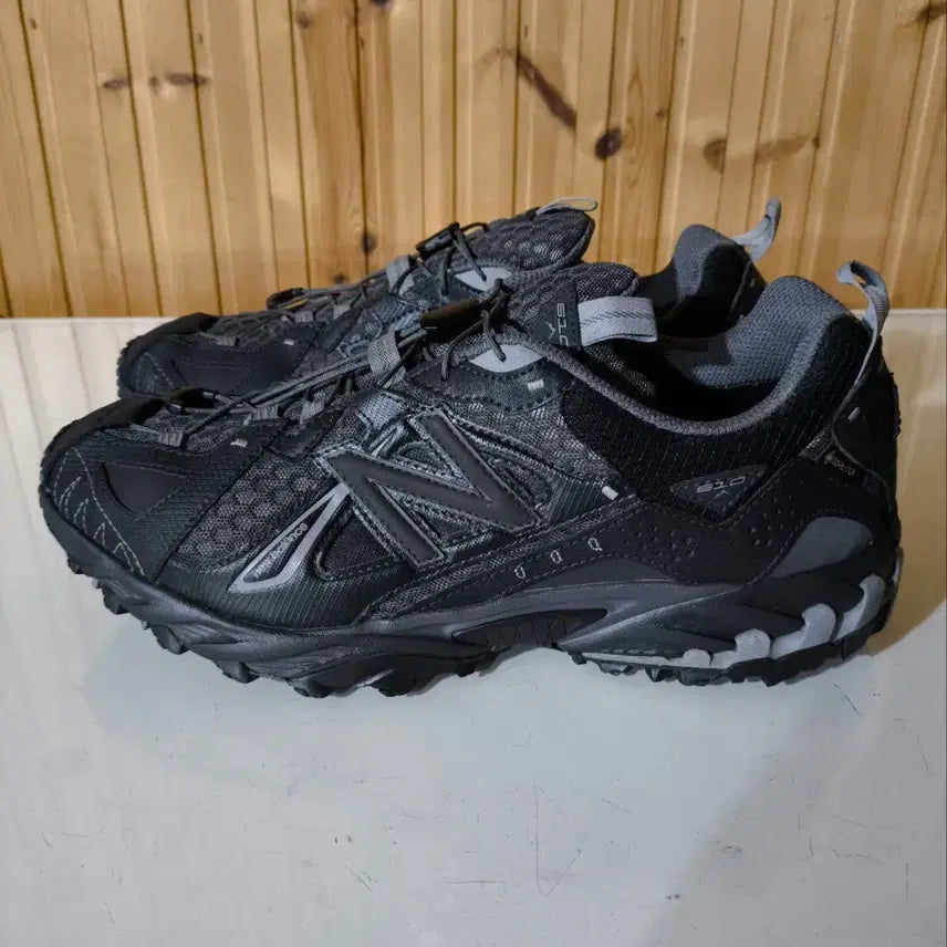 [BUNJANG] New Balance 610 Gore-Tex Black Trail Running Shoes / 280mm 뉴발란스 610 고어텍스 블랙 캐슬락 트레킹화 등산화