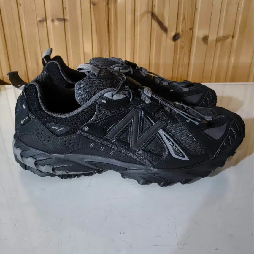 [BUNJANG] New Balance 610 Gore-Tex Black Trail Running Shoes / 280mm 뉴발란스 610 고어텍스 블랙 캐슬락 트레킹화 등산화