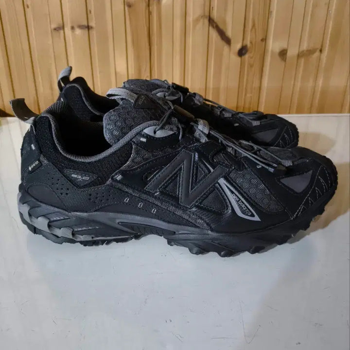 [BUNJANG] New Balance 610 Gore-Tex Black Trail Running Shoes / 280mm 뉴발란스 610 고어텍스 블랙 캐슬락 트레킹화 등산화
