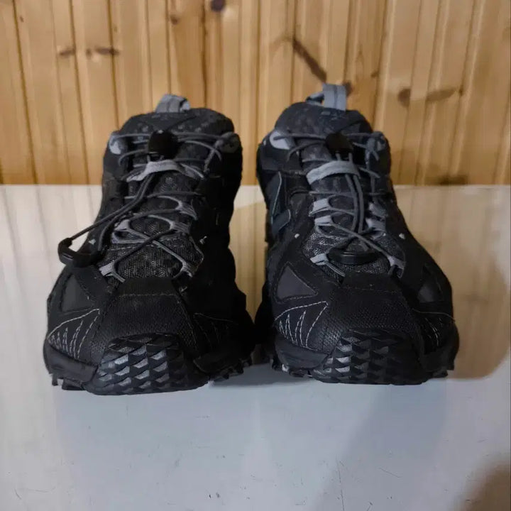 [BUNJANG] New Balance 610 Gore-Tex Black Trail Running Shoes / 280mm 뉴발란스 610 고어텍스 블랙 캐슬락 트레킹화 등산화