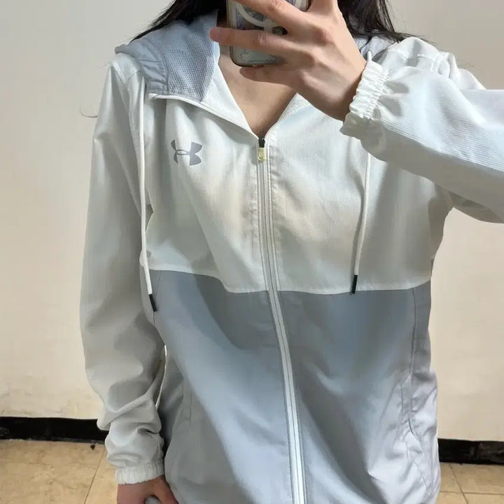 [BUNJANG] Under Armour White Windbreaker Jacket / 언더아머 화이트 바람막이
