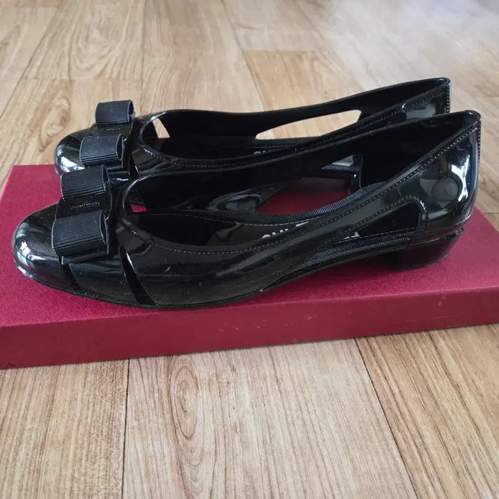 [BUNJANG] Salvatore Ferragamo Jelly Flats Size 37 / 페레가모 젤리슈즈 37