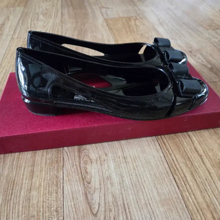 [BUNJANG] Salvatore Ferragamo Jelly Flats Size 37 / 페레가모 젤리슈즈 37