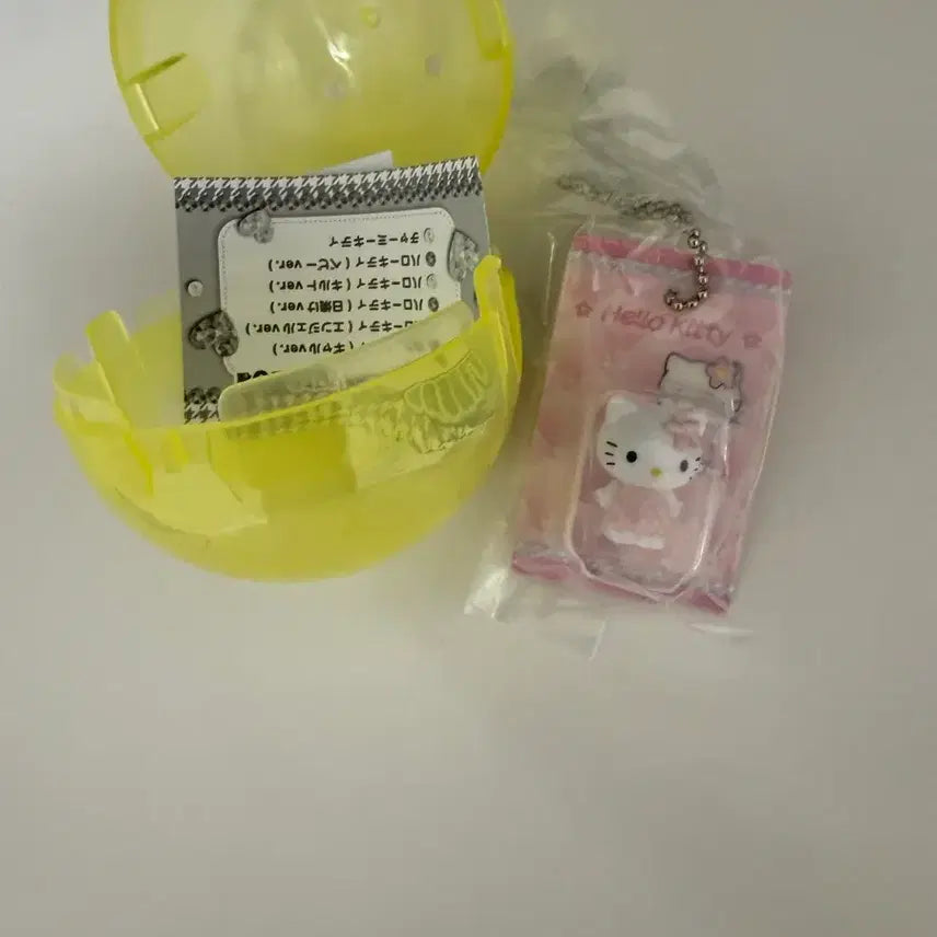 [BUNJANG] Sanrio Hello Kitty Quilted Gachapon Miniatures Keyring / 산리오 헬로키티 패키지 미니어쳐 가챠 퀼트 키티 키링