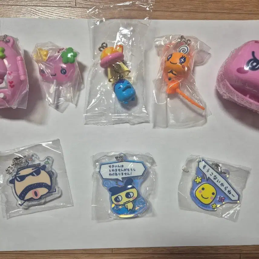 [BUNJANG] Tamagotchi Figure Case Keychain / 다마고치 피규어  케이스 컬러풀 캔디 참 가챠 키링 팝니다